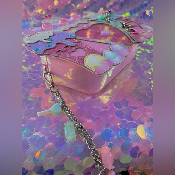 Candy Land Ice Cream Castle Crossbody bag NWT - Picture 3 of 9